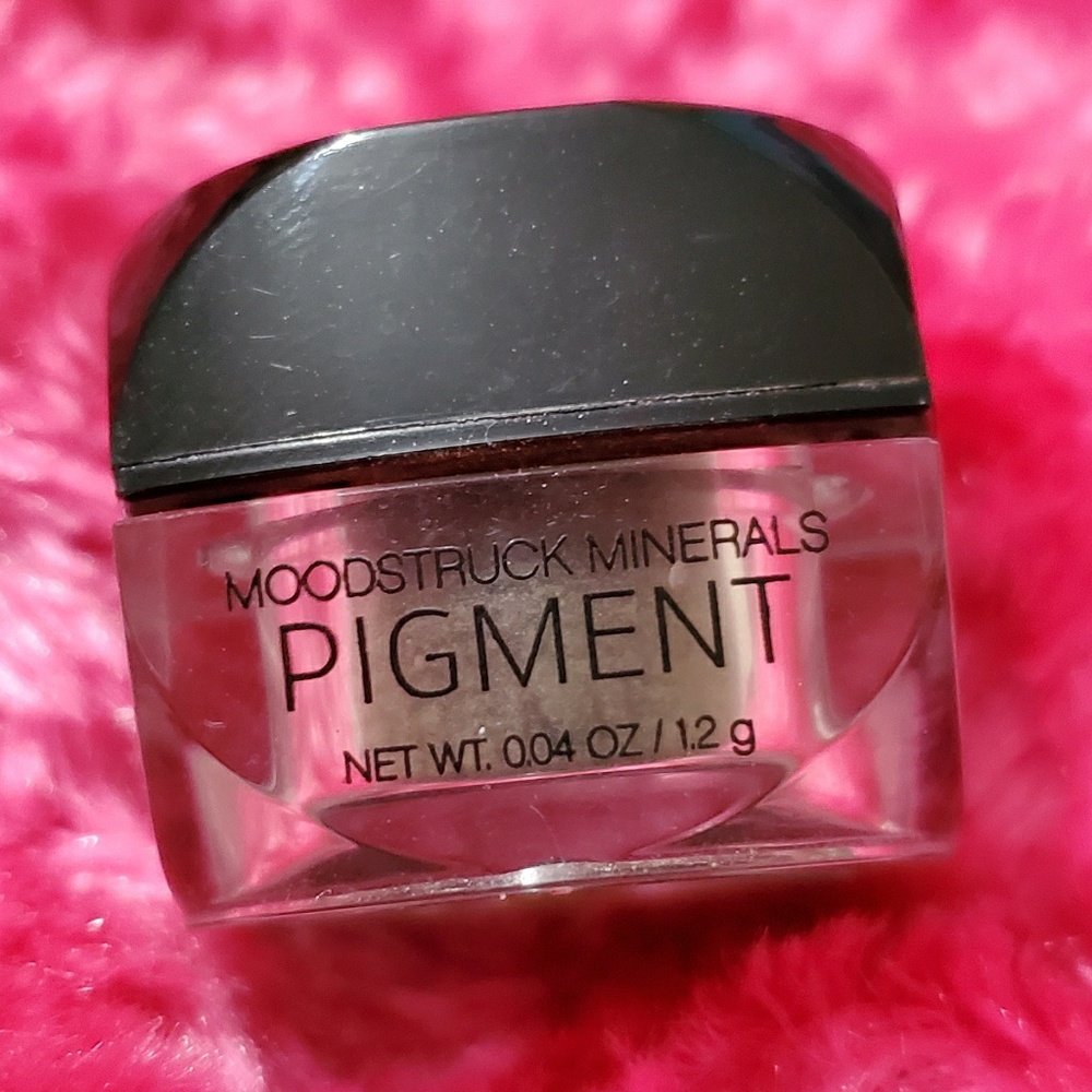 💋YOUNIQUE discontinued pigment enamored
